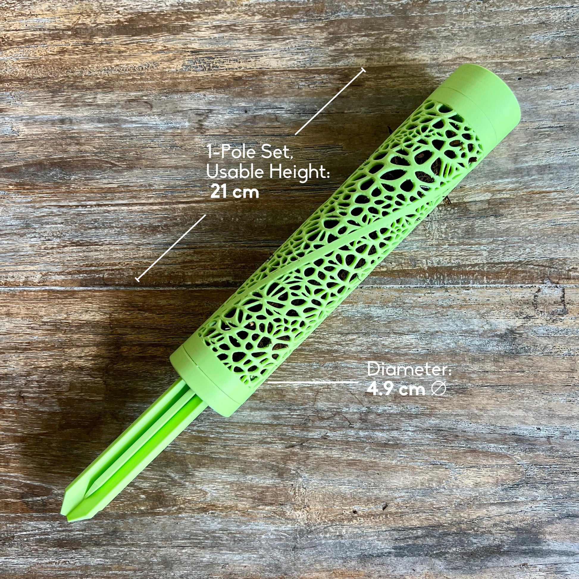 Voronoi moss pole showing dimensions, with 21 cm usable height and 4.9 cm diameter, designed for modular climbing plant support